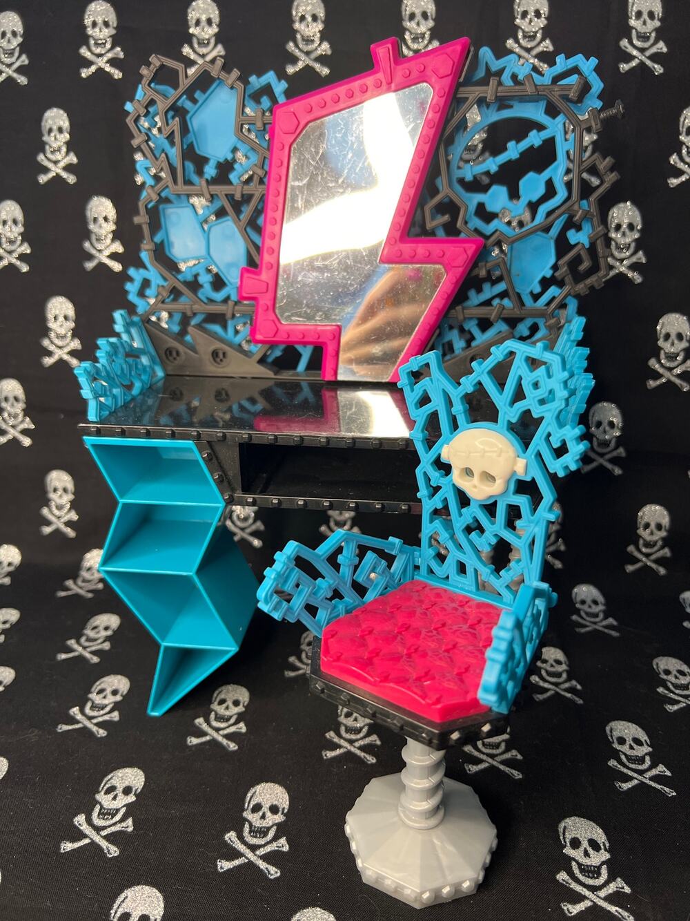 Monster High Frankie Stein Vanity and Chair
